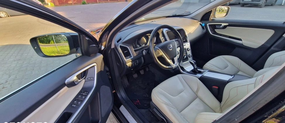 Volvo XC 60 cena 66000 przebieg: 254155, rok produkcji 2015 z Warszawa małe 529